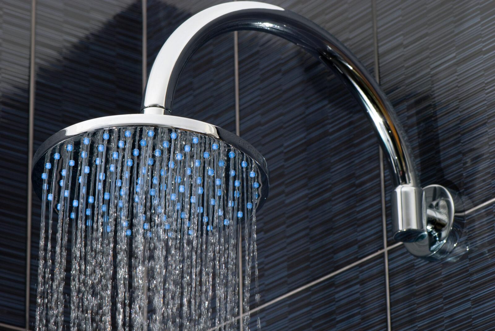 Cinco consejos útiles para desatascar la ducha